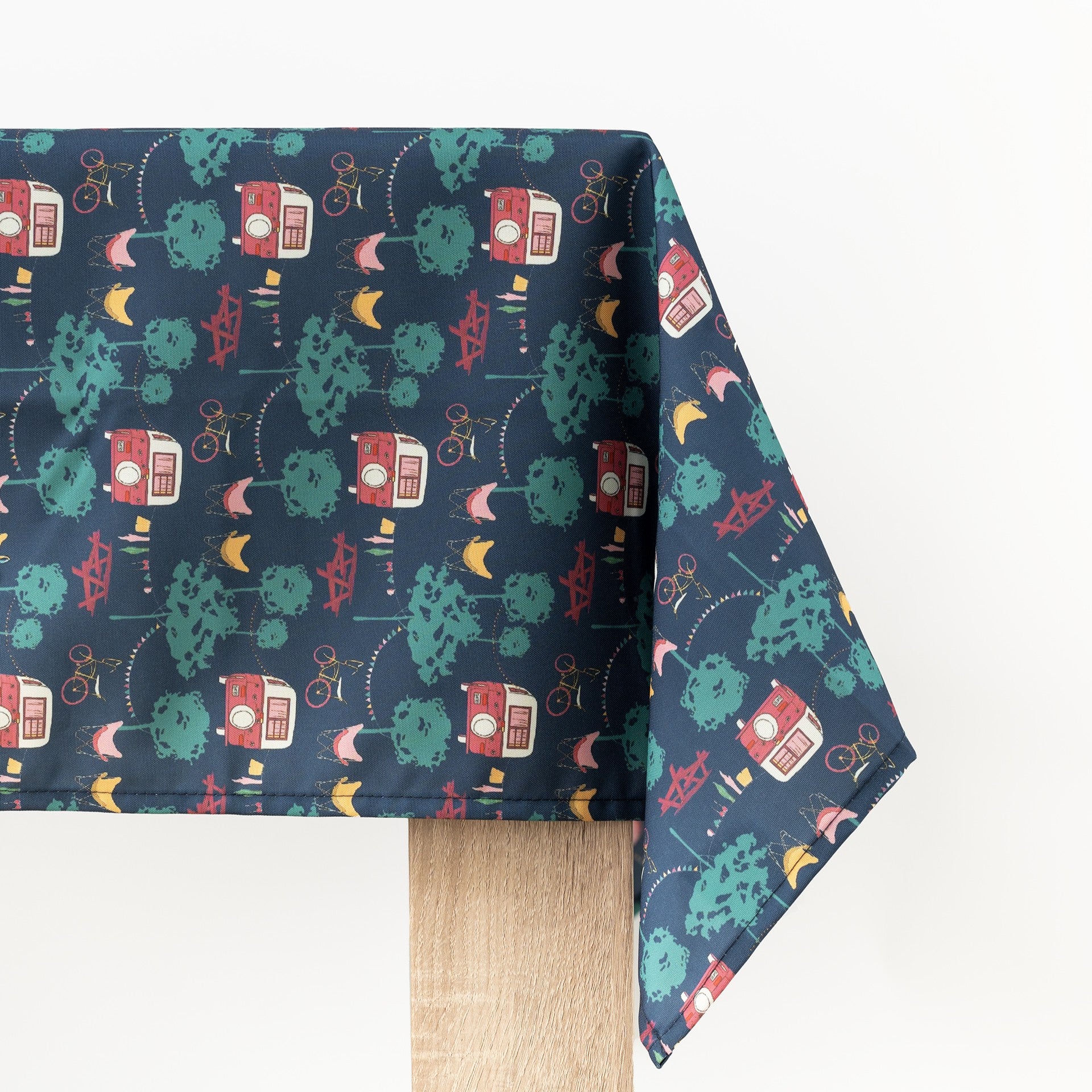 Nappe en polyester hydrofuge – Collection Aventure rétro